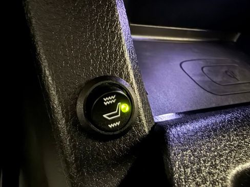 Used 2017 Toyota Tacoma TRD Sport image 26