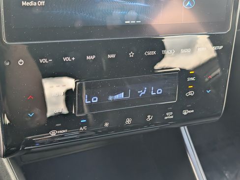 Used 2023 Hyundai Tucson Limited AWD/4WD image 22
