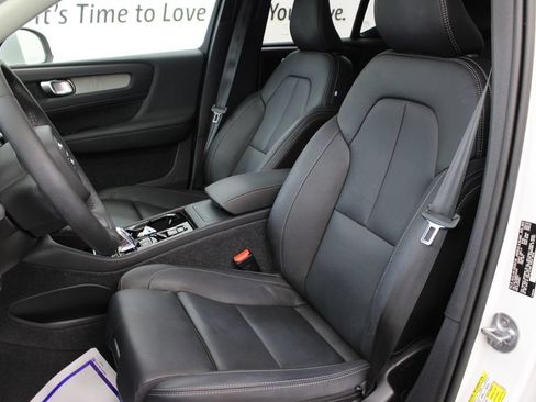 Used 2024 Volvo XC40 B5 Plus w/ Protection Package AWD/4WD image 15