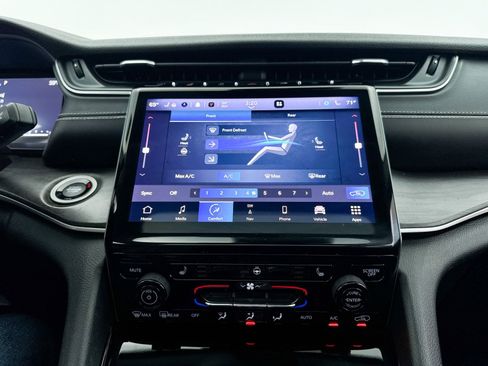 Used 2021 Jeep Grand Cherokee L Limited image 30