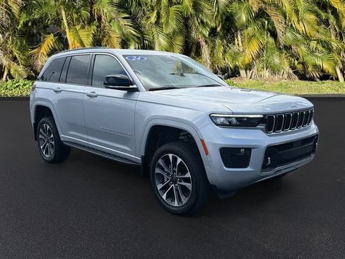 Used 2024 Jeep Grand Cherokee Overland w/ Trailer Tow Package AWD/4WD image 2