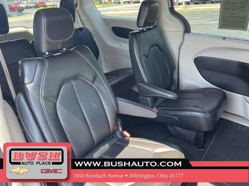 Used 2024 Chrysler Pacifica Touring-L image 24