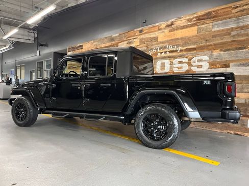 Used 2023 Jeep Gladiator Sport AWD/4WD image 19
