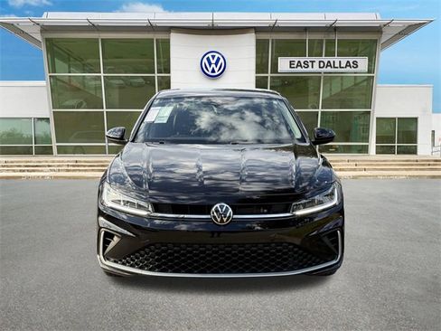 Certified 2025 Volkswagen Jetta SE w/ Sunroof Package image 5