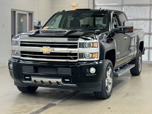 Used 2019 Chevrolet Silverado 2500 High Country w/ Duramax Plus Package image 3