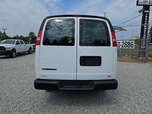 Used 2018 Chevrolet Express 2500 w/ Driver Convenience Package RWD image 4