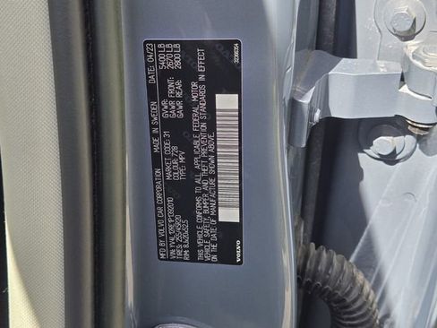 Used 2023 Volvo XC60 B5 Plus image 23