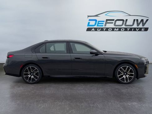 New 2026 BMW 740i xDrive image 2