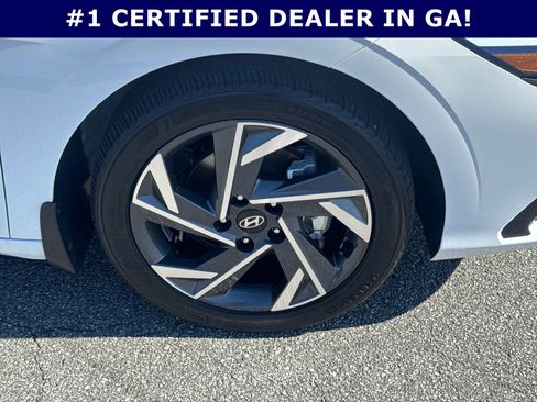 Certified 2025 Hyundai Elantra Sport image 12