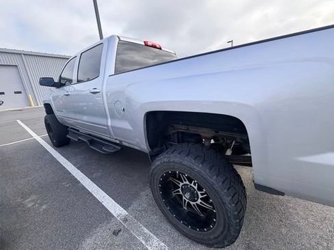 Used 2018 Chevrolet Silverado 1500 LT w/ Trailering Package AWD/4WD image 3