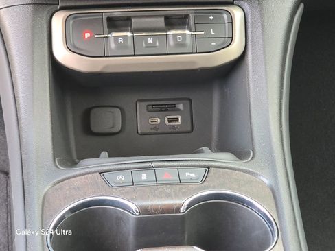 Used 2023 GMC Acadia Denali w/ Denali Ultimate Package FWD image 28