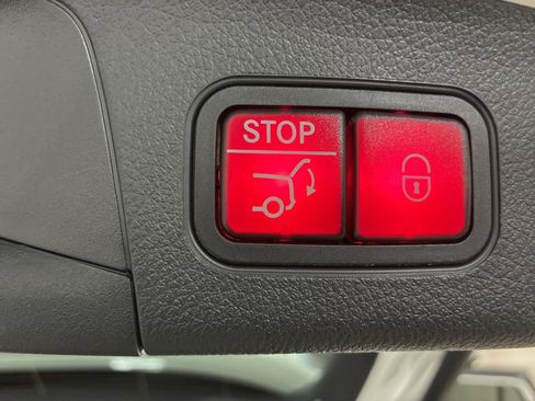 Used 2025 Mercedes-Benz GLA 250 4MATIC image 27