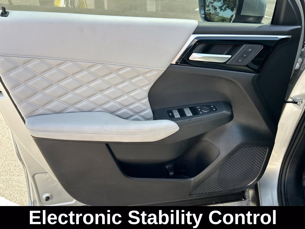 Used 2025 Mitsubishi Outlander 4WD Plug-In Hybrid image 11
