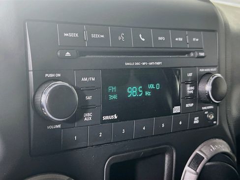Used 2018 Jeep Wrangler Sport w/ Connectivity Group AWD/4WD image 12