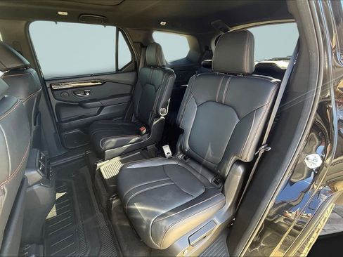 Used 2025 Honda Pilot TrailSport image 28