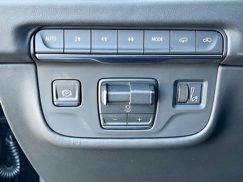 New 2026 Cadillac Escalade Platinum Sport w/ LPO, ONYX Package AWD/4WD image 20