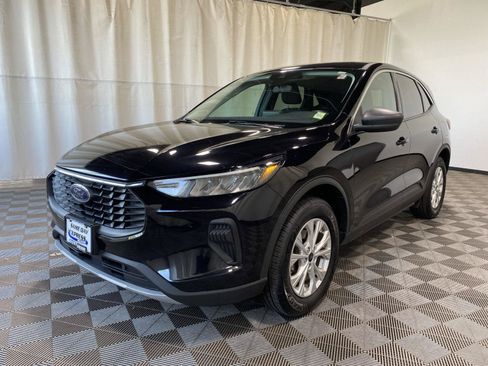 Used 2023 Ford Escape Active AWD/4WD image 3