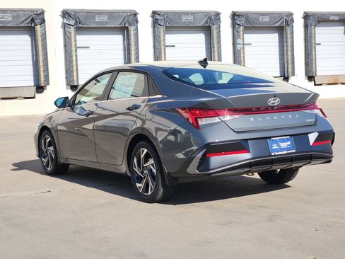 New 2026 Hyundai Elantra Limited FWD image 3