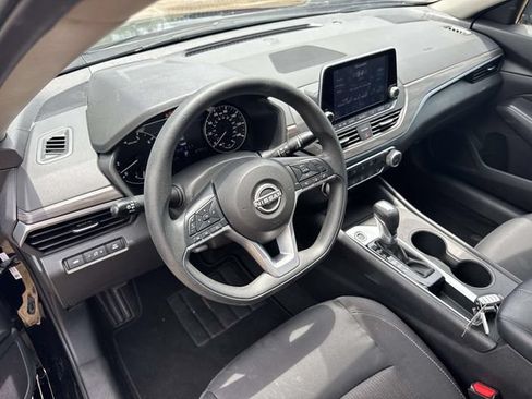Used 2025 Nissan Altima 2.5 SV FWD image 54