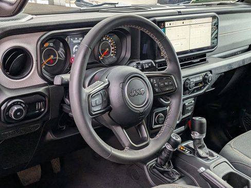 Used 2025 Jeep Wrangler Unlimited Sport AWD/4WD image 13