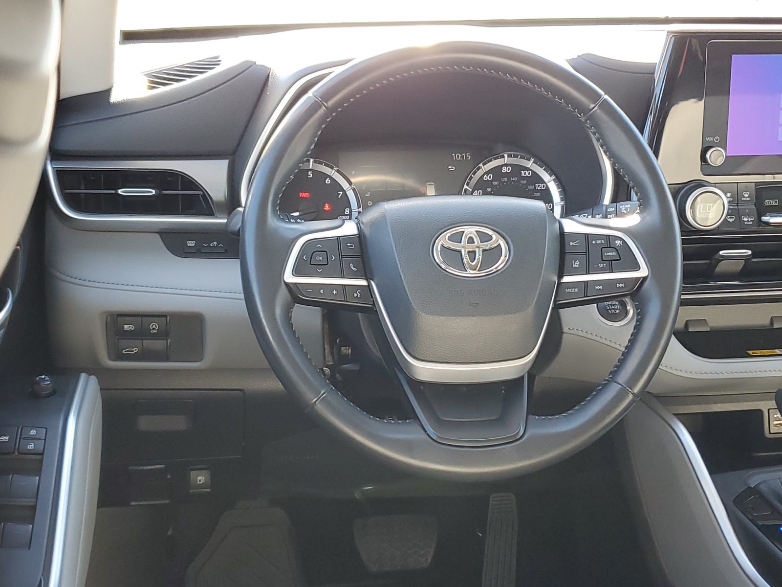 Used 2024 Toyota Highlander XLE AWD/4WD image 12