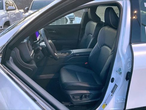 New 2026 Toyota Crown Platinum image 9