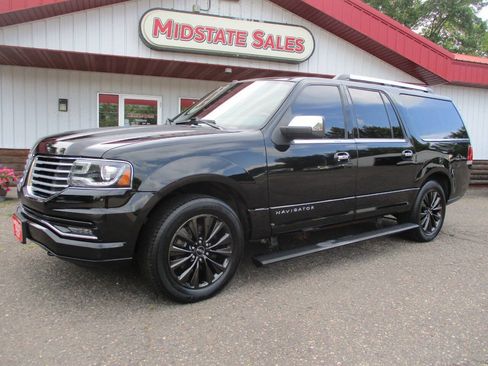 Used 2017 Lincoln Navigator L Select AWD/4WD image 2