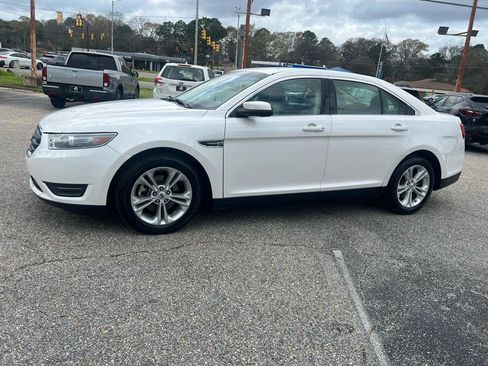Used 2018 Ford Taurus SEL w/ Equipment Group 201A image 15