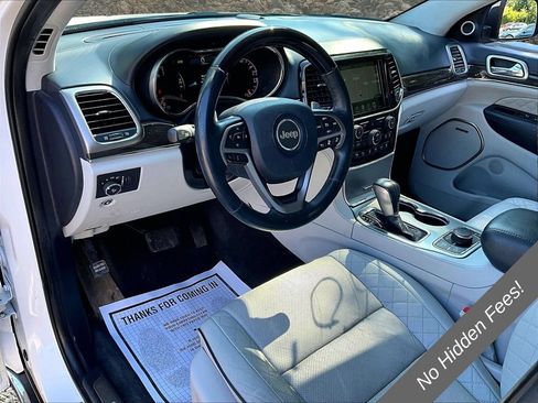 Used 2017 Jeep Grand Cherokee Summit AWD/4WD image 11