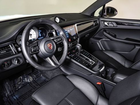 Certified 2026 Porsche Macan Turbo AWD/4WD image 4