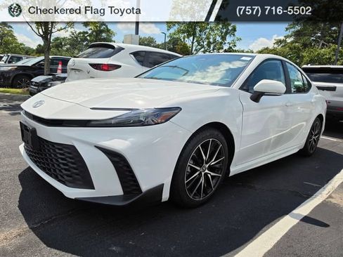 Used 2026 Toyota Camry SE FWD image 1