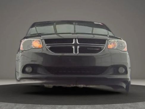 Used 2020 Dodge Grand Caravan SXT image 3