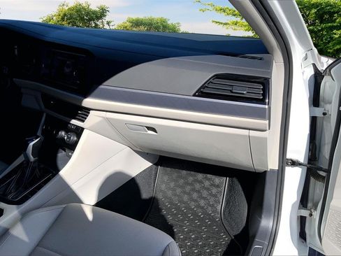 Used 2023 Volkswagen Jetta SE image 25