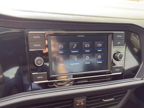 Used 2024 Volkswagen Jetta SE w/ Panoramic Sunroof Package image 20