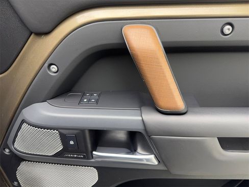 Used 2023 Land Rover Defender 130 X-Dynamic SE image 53