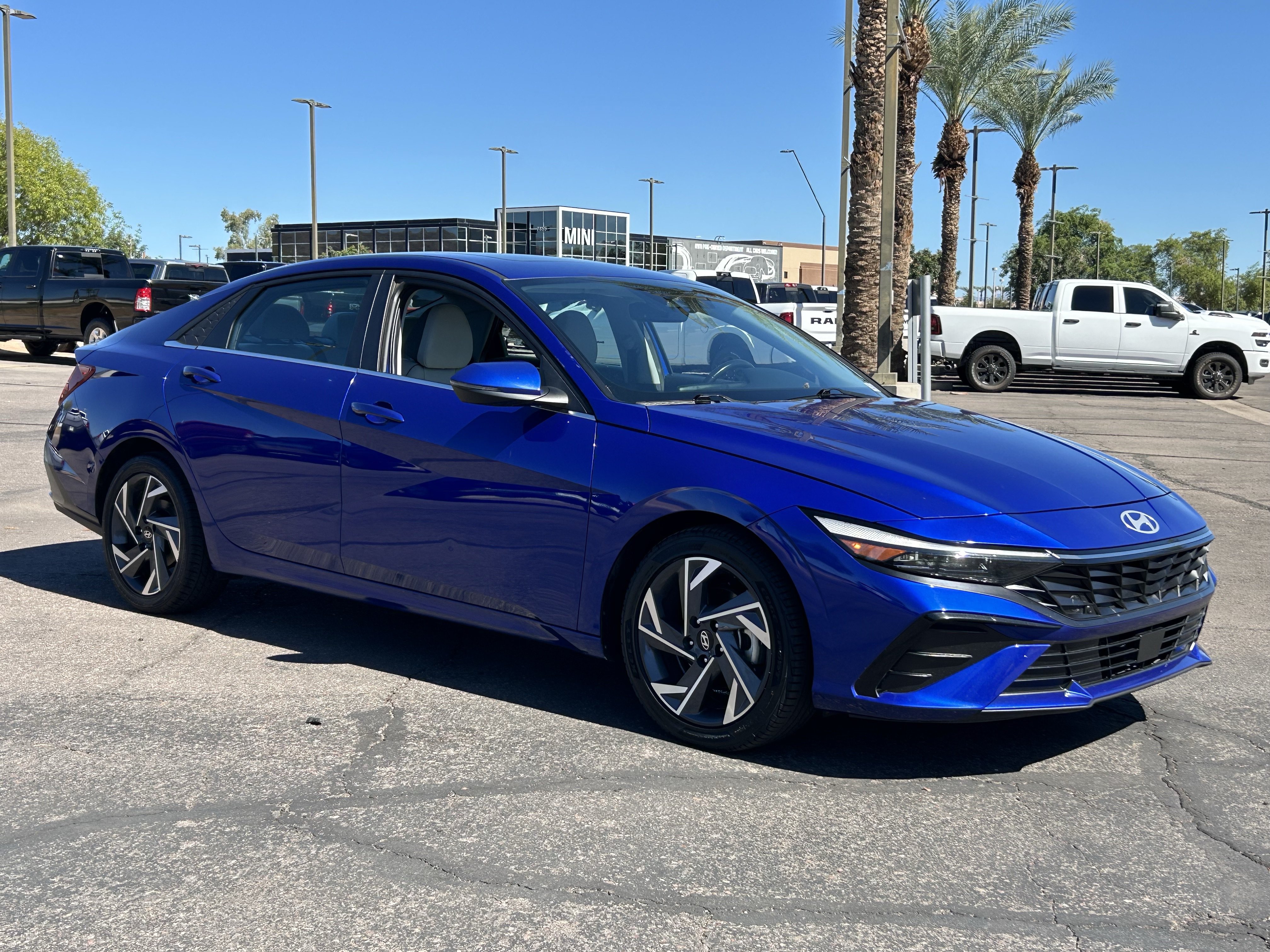 Used 2025 Hyundai Elantra Limited FWD image 7