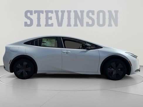 New 2026 Toyota Prius Plug-In Hybrid FWD image 6