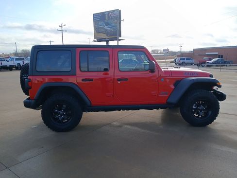 Used 2025 Jeep Wrangler Willys image 10