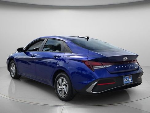 Used 2025 Hyundai Elantra SE FWD image 8