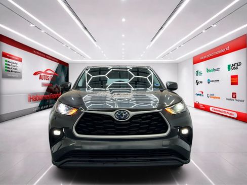 Used 2023 Toyota Highlander LE FWD image 2