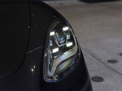 Certified 2022 Porsche Panamera 4S w/ Premium Package image 11