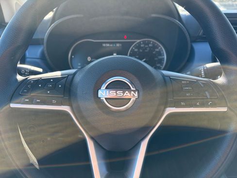 Used 2025 Nissan Versa SV image 25