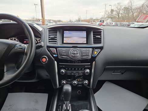 Used 2016 Nissan Pathfinder SV image 25