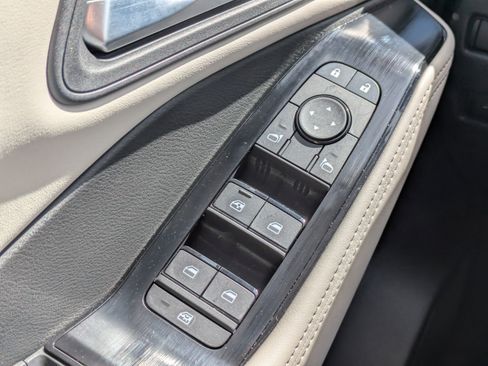 Certified 2025 Nissan Rogue SV image 25