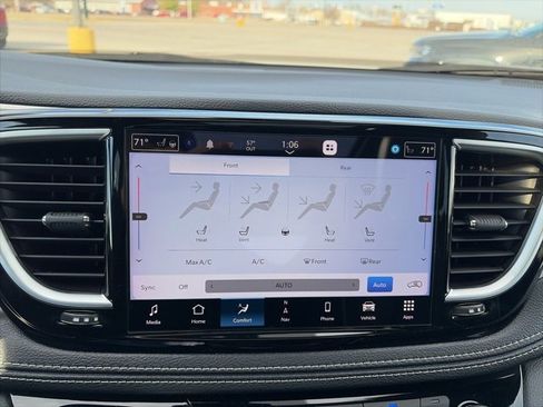 Used 2023 Chrysler Pacifica Limited w/ S Appearance Package image 23