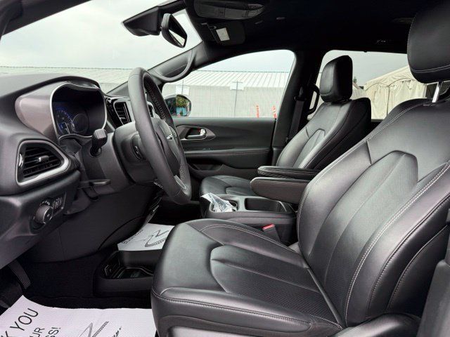 Used 2025 Chrysler Pacifica Select FWD image 22