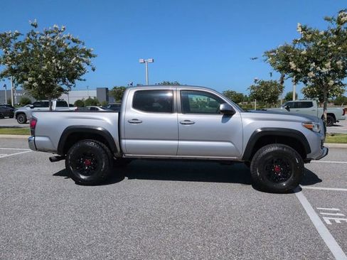 Used 2017 Toyota Tacoma TRD Off-Road w/ Tow Package (A/T) AWD/4WD image 3