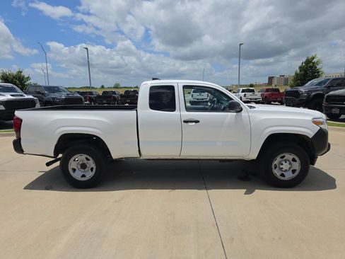 Used 2020 Toyota Tacoma SR AWD/4WD image 6