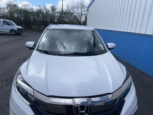 Used 2022 Honda HR-V EX image 3