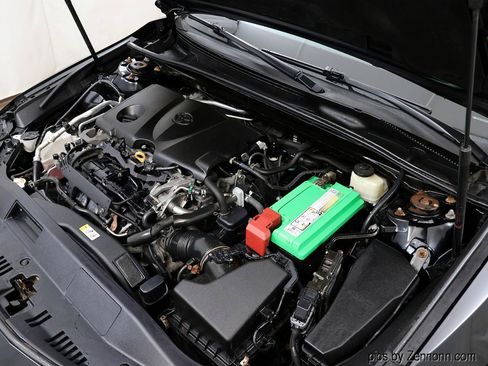 Used 2018 Toyota Camry LE FWD image 33